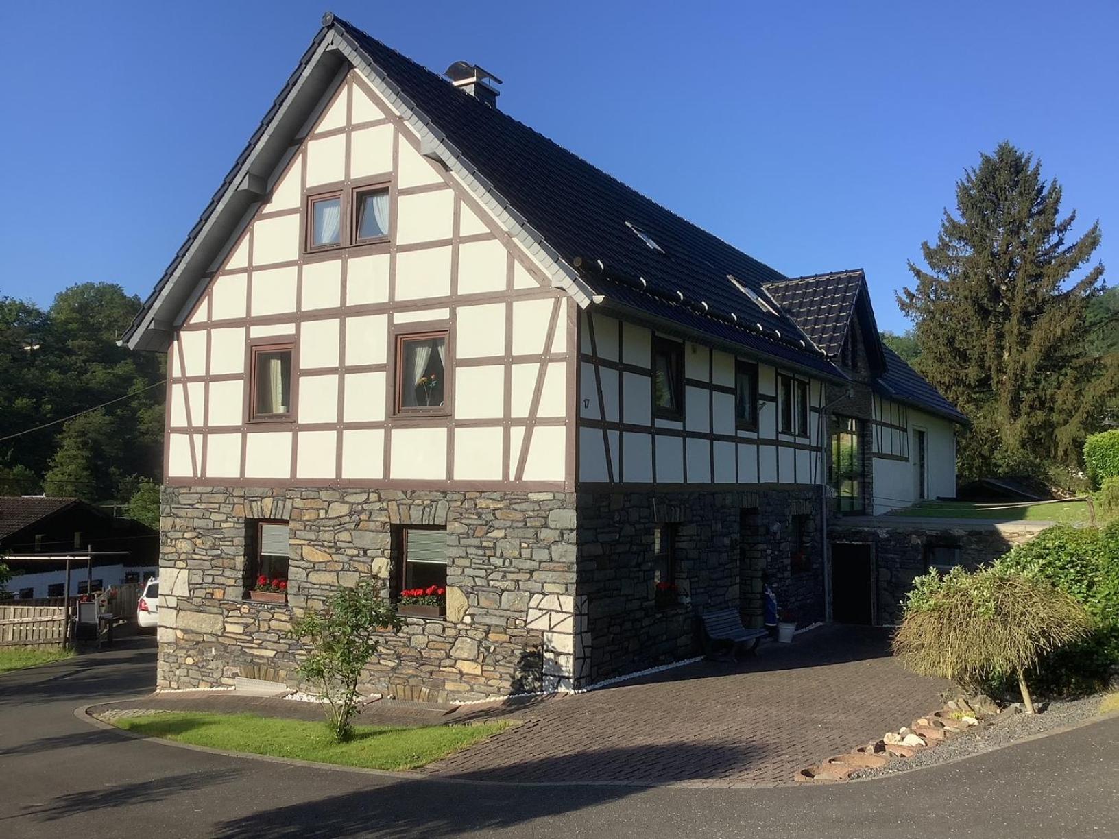 Berg Blick Eifler Bauernhaus Modern Restauriert Зимерат Екстериор снимка
